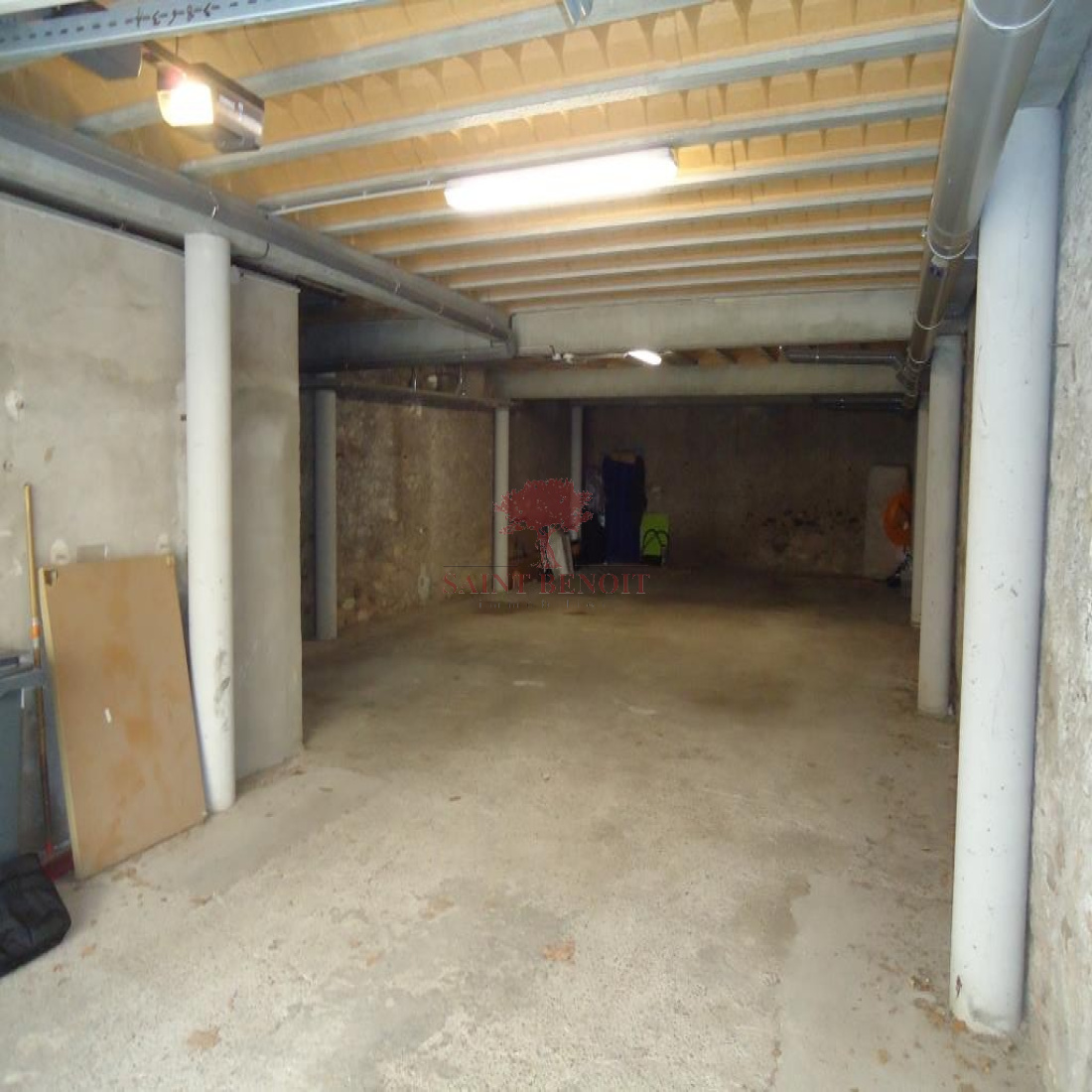 location Exclusivité location Emplacement de stationnement dans garage collectif Saint